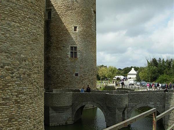 Château de Suscinio près du camping 3 étoiles Le cadran Solaire à Sarzeau, camping bord de mer Presqu'île de Rhuys, Vannes, Golfe de Morbihan en Bretagne Sud