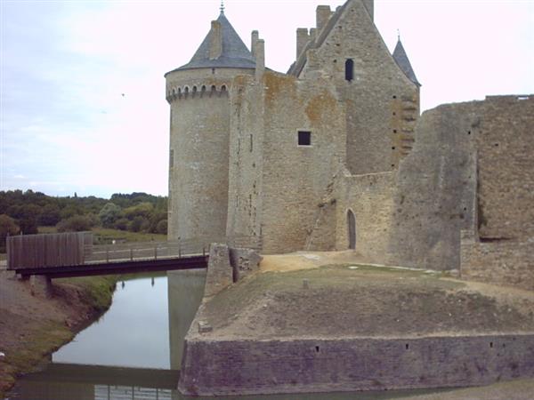 Château de Suscinio près du camping 3 étoiles Le cadran Solaire à Sarzeau, camping bord de mer Presqu'île de Rhuys, Vannes, Golfe de Morbihan en Bretagne Sud