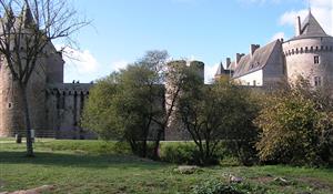 Château de Suscinio près du camping 3 étoiles Le cadran Solaire à Sarzeau, camping bord de mer Presqu'île de Rhuys, Vannes, Golfe de Morbihan en Bretagne Sud