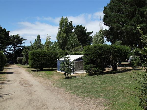 Emplacements nus tente, caravane, camping-car au camping 3 étoiles Le Cadran Solaire à Sarzeau, camping bord de mer Presqu'île de Rhuys, Vannes, Golfe de Morbihan en Bretagne Sud