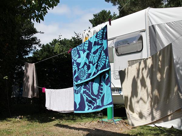 Emplacements nus tente, caravane, camping-car au camping 3 étoiles Le Cadran Solaire à Sarzeau, camping bord de mer Presqu'île de Rhuys, Vannes, Golfe de Morbihan en Bretagne Sud