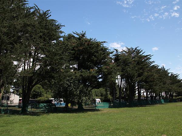 Offre spéciale sur emplacements nus tente, caravane, camping-car au camping 3 étoiles Le cadran Solaire à Sarzeau, camping bord de mer Presqu'île de Rhuys, Vannes, Golfe de Morbihan en Bretagne Sud