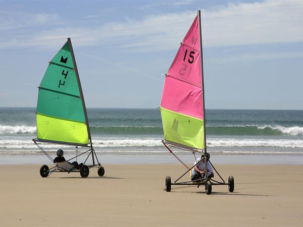 Plages et sports nautiques au camping 3 étoiles Le cadran Solaire à Sarzeau, camping bord de mer Presqu'île de Rhuys, Vannes, Golfe de Morbihan en Bretagne Sud